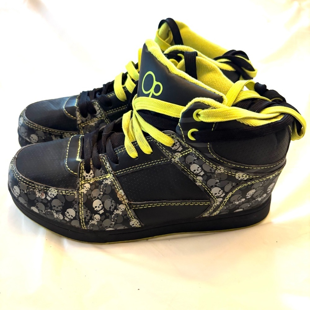 OP Sneakers Black Neon Green with Skulls Youth SZ 5 WORN 1X